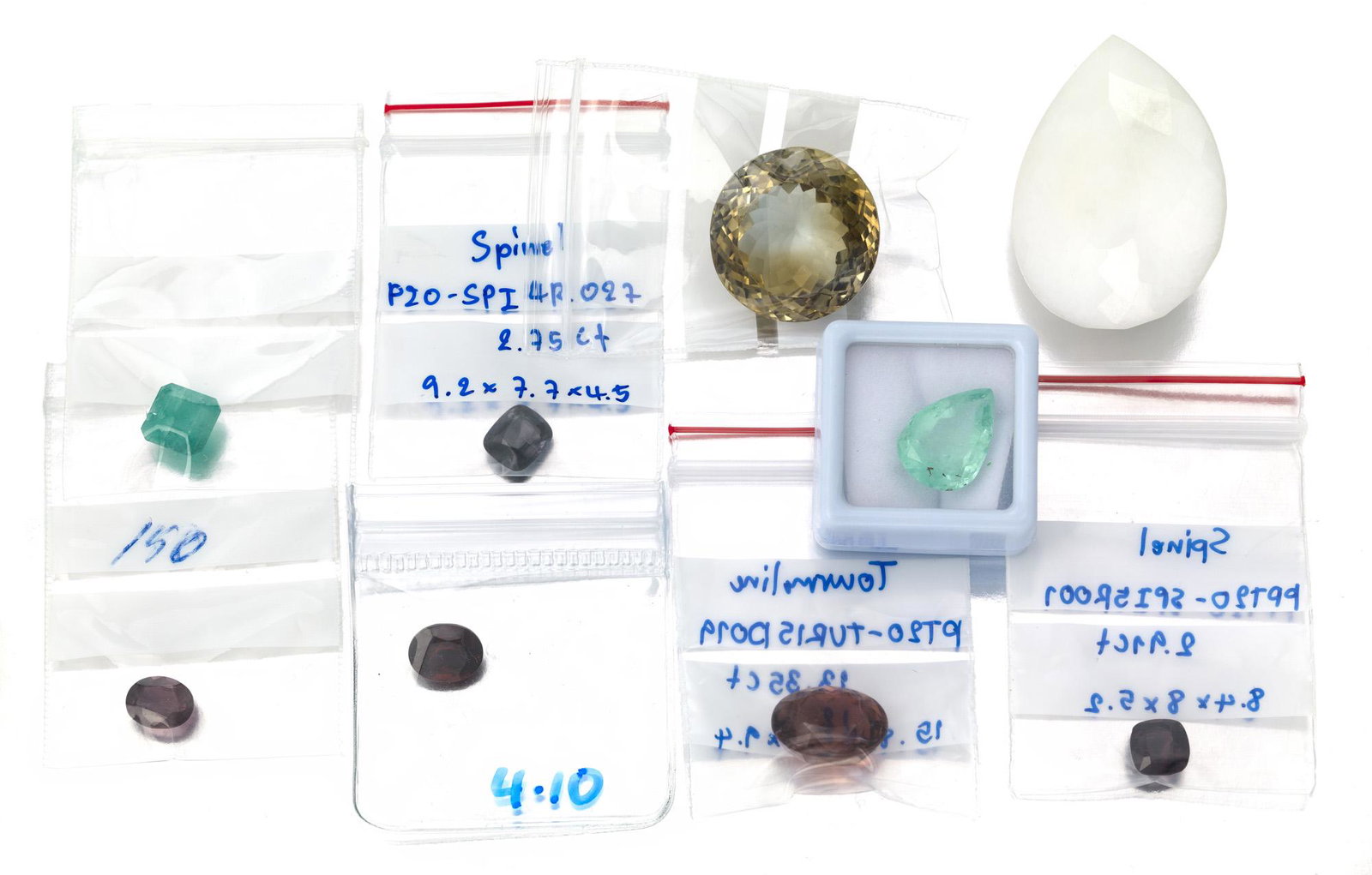 Nine unmounted gemstones: Comprising brown topaz, tourmaline, emerald, spinel, white jade, and garnet 9 pieces