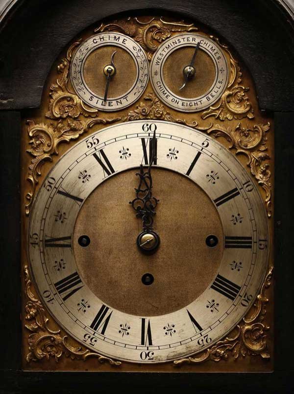 A Georgian style ebonized mantel clock - 4