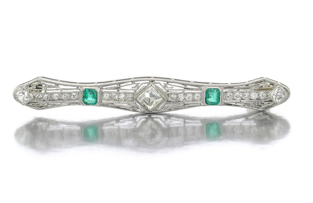 An Edwardian diamond and emerald bar brooch (1 of 2)