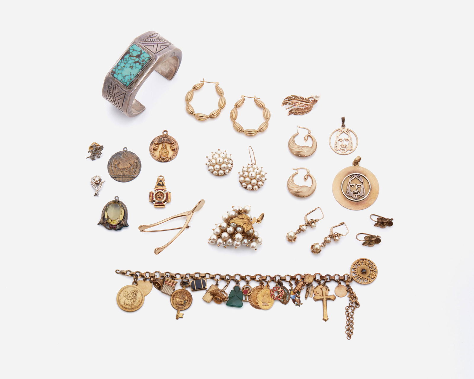 A group of miscellaneous jewelry (1 of 1)