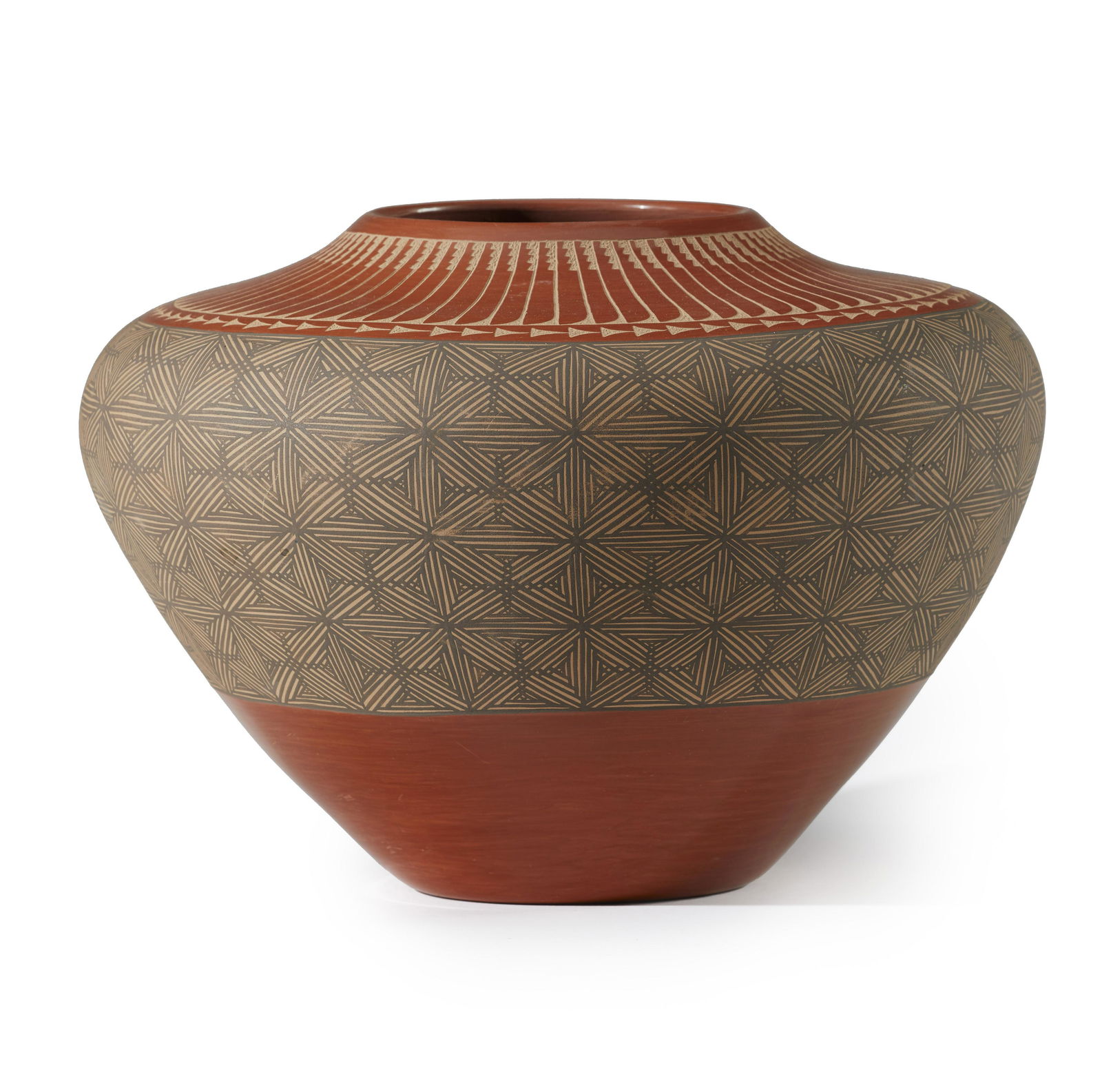 A large Alvina Yepa Jemez Pueblo fineline vessel (1 of 3)
