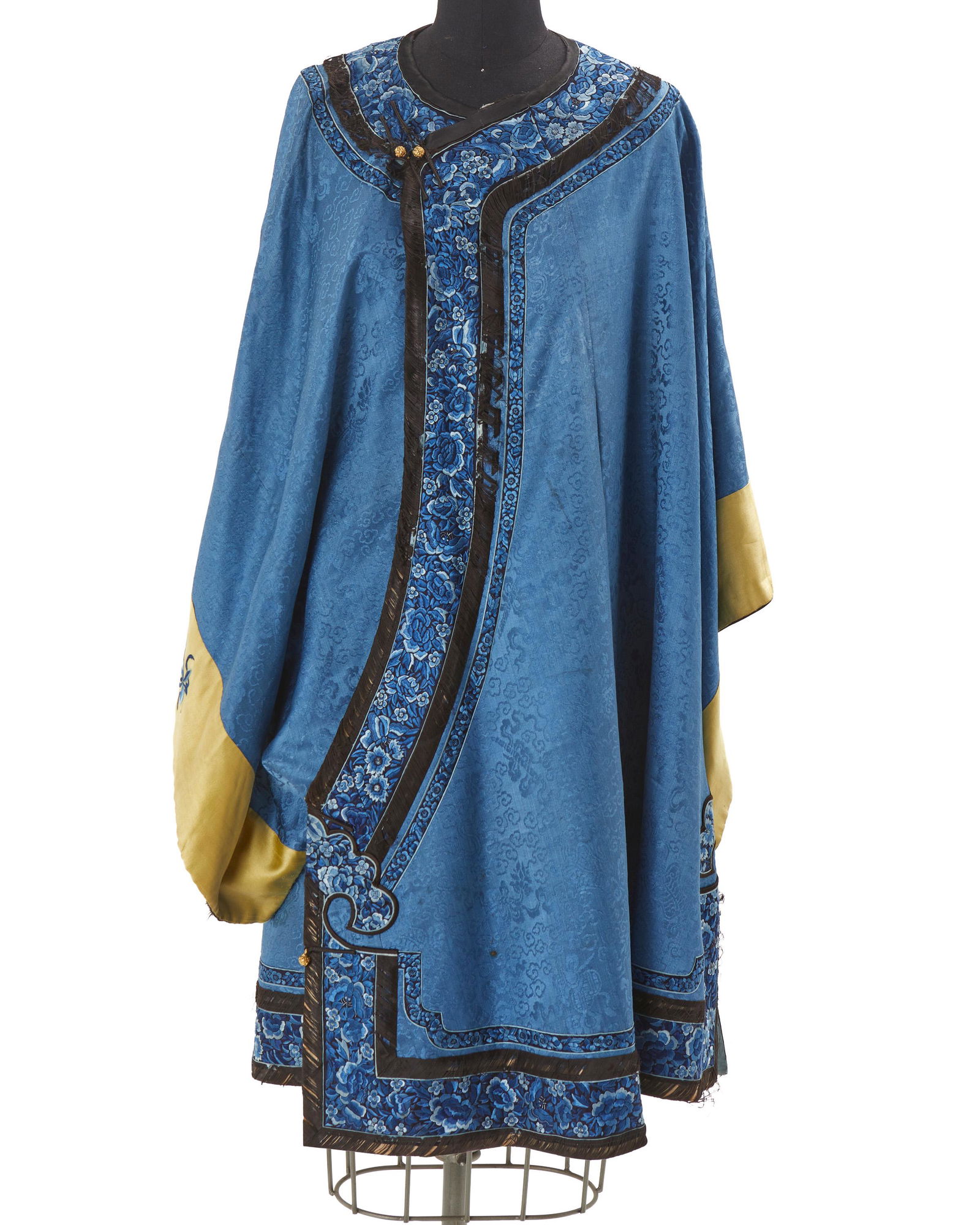 A Chinese embroidered silk robe (1 of 8)