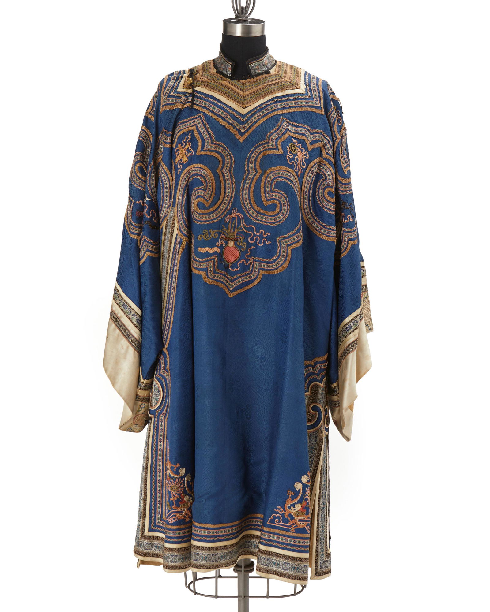A Chinese embroidered silk robe (1 of 11)