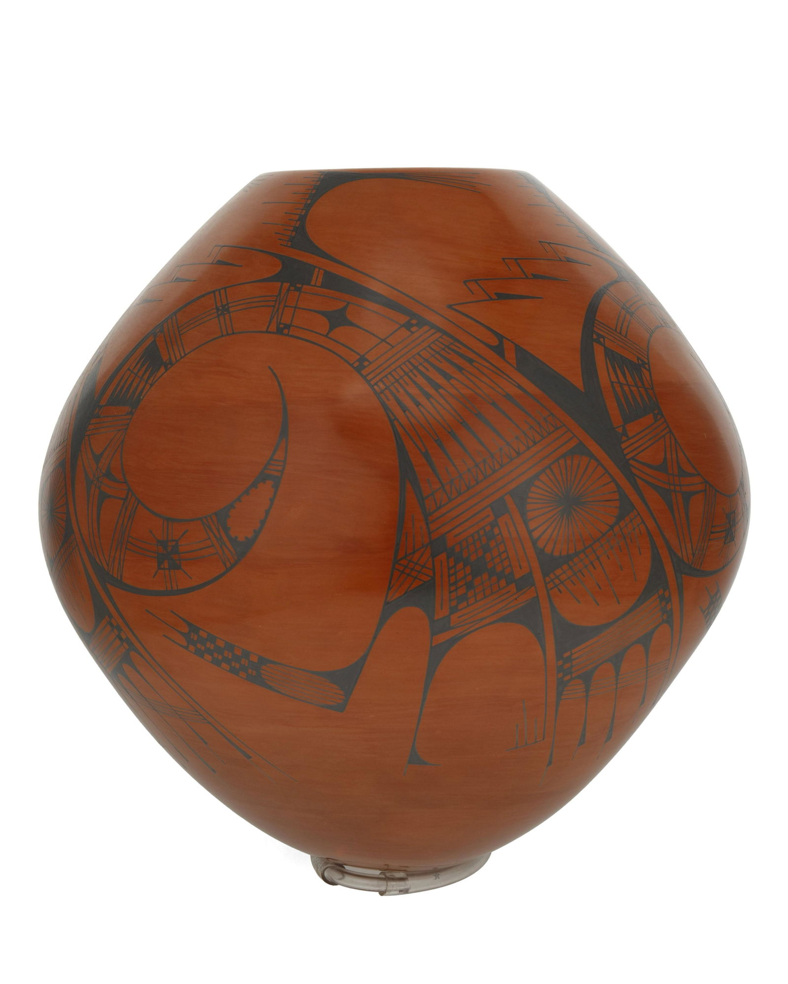 A large Mata Ortiz pottery vessel, by Taurina Baca (1 of 2)