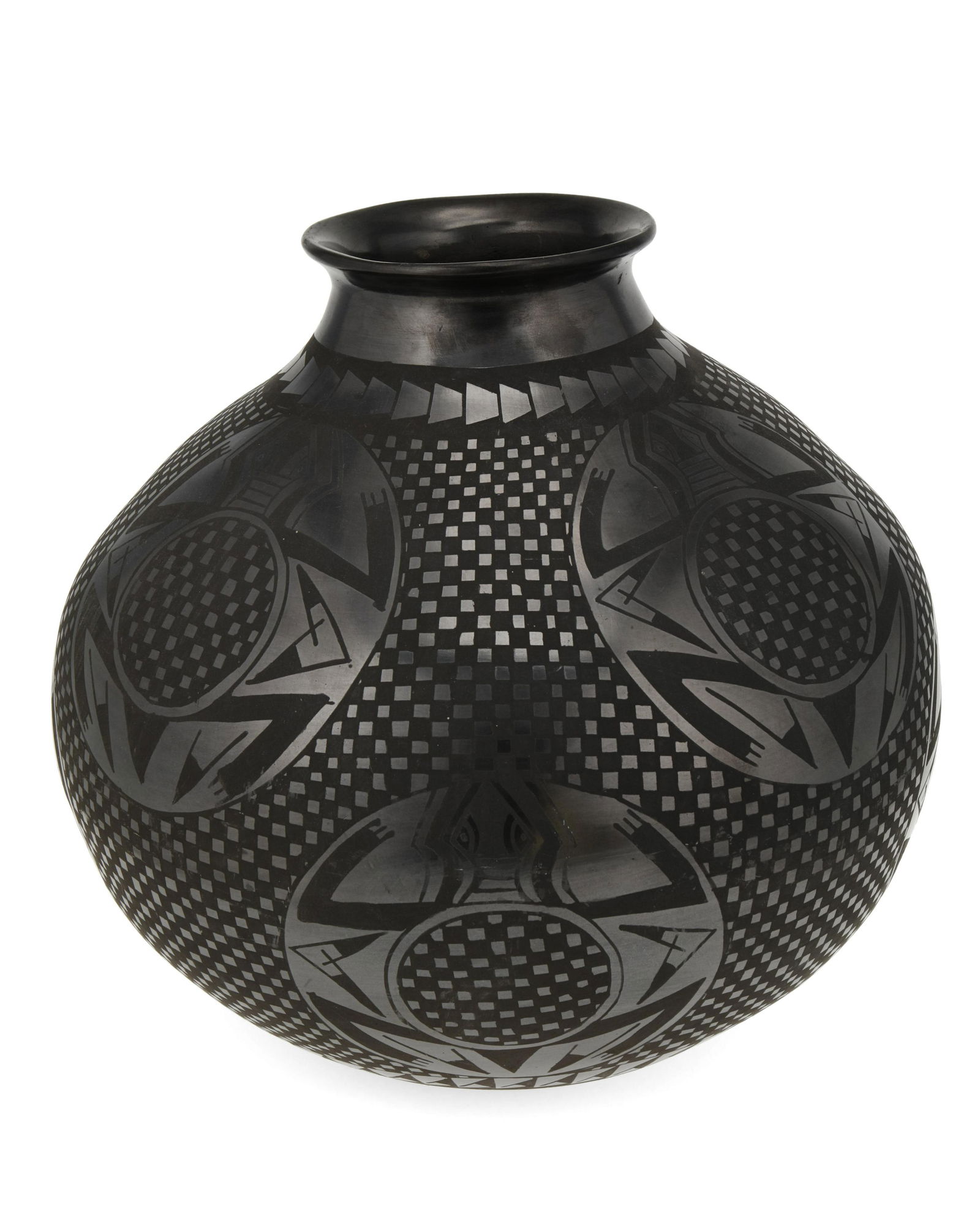 A large Mata Ortiz pottery vessel, by Tina Esperanza (1 of 3)