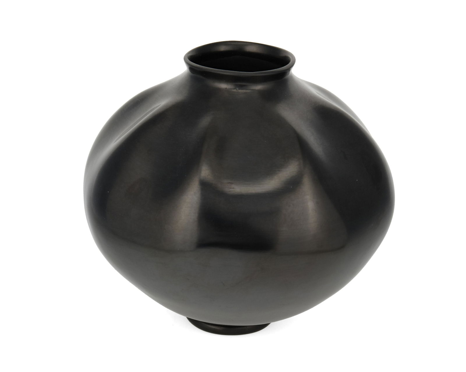 A Mata Ortiz pottery vessel, by Consolacion Quezada de Corona (1 of 3)