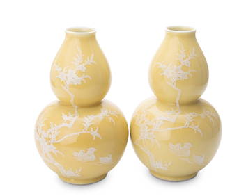 A pair of Chinese Jingdezhen ceramic gourd vases (1 of 2)