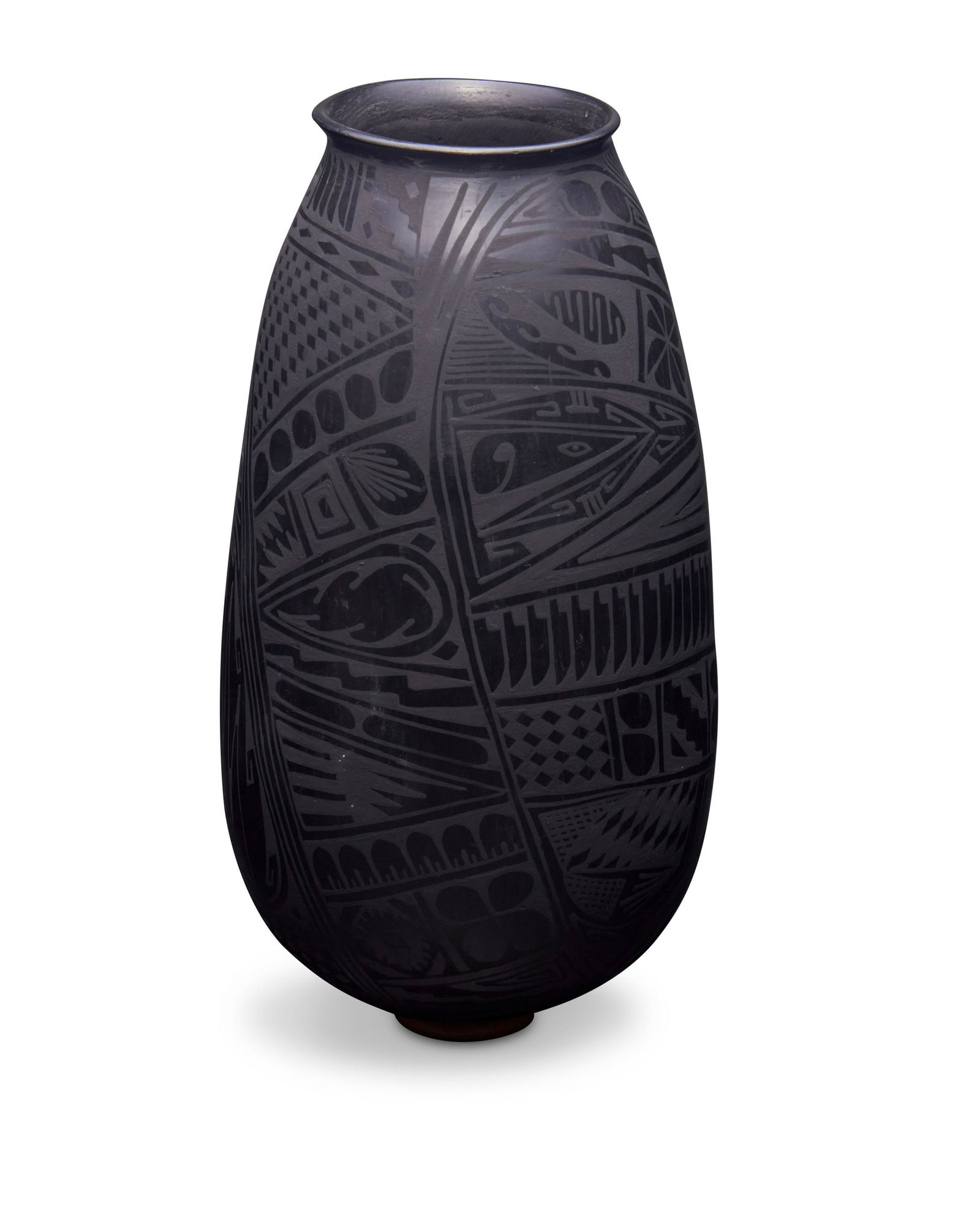 A Mata Ortiz blackware pottery vessel (1 of 3)