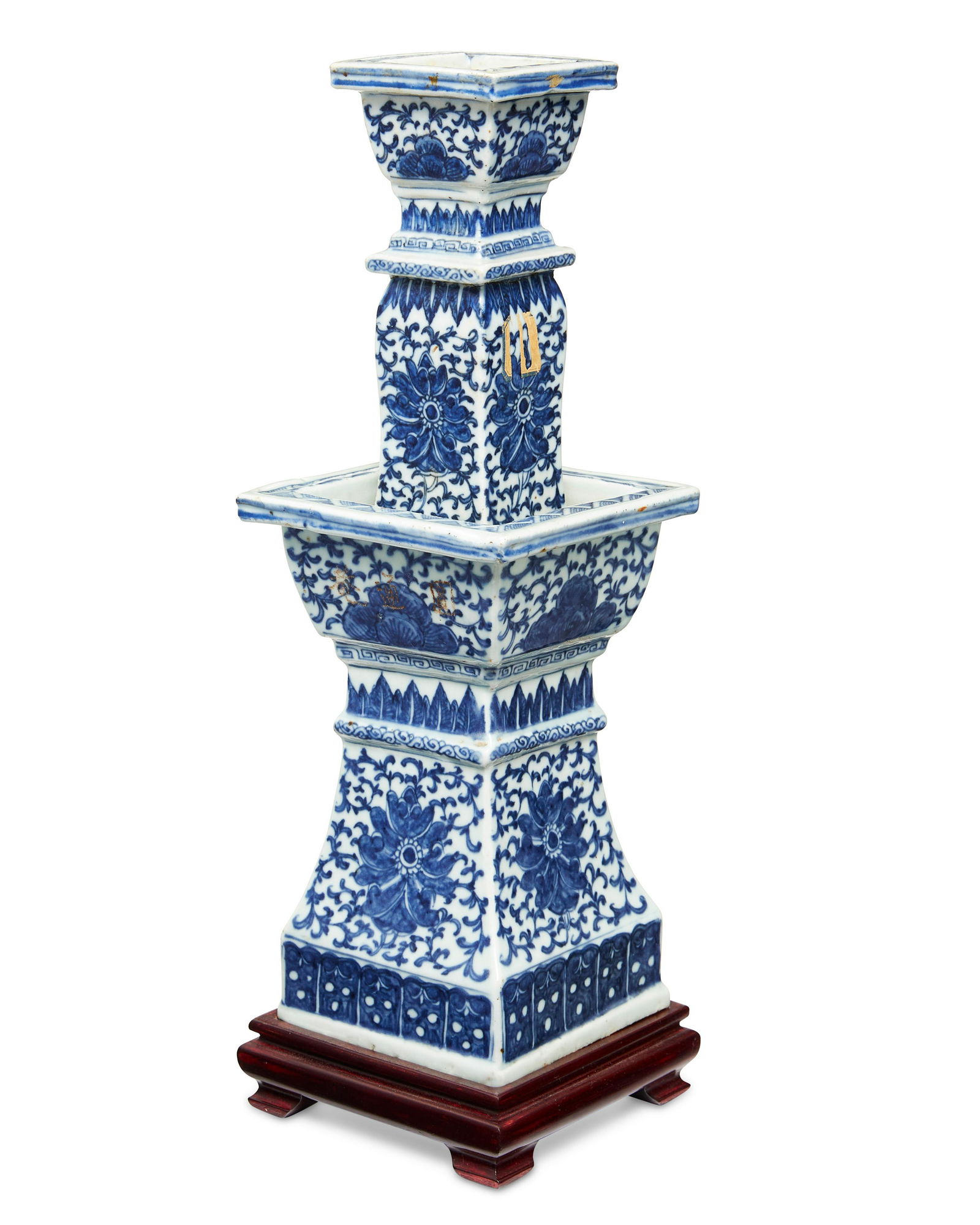 A Chinese blue and white porcelain candleholder (1 of 4)