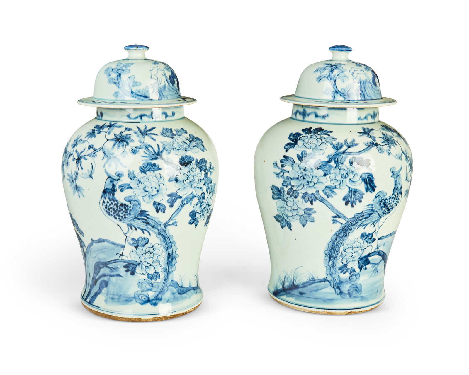 A pair of Chinese Kangxi-style porcelain jars (1 of 2)