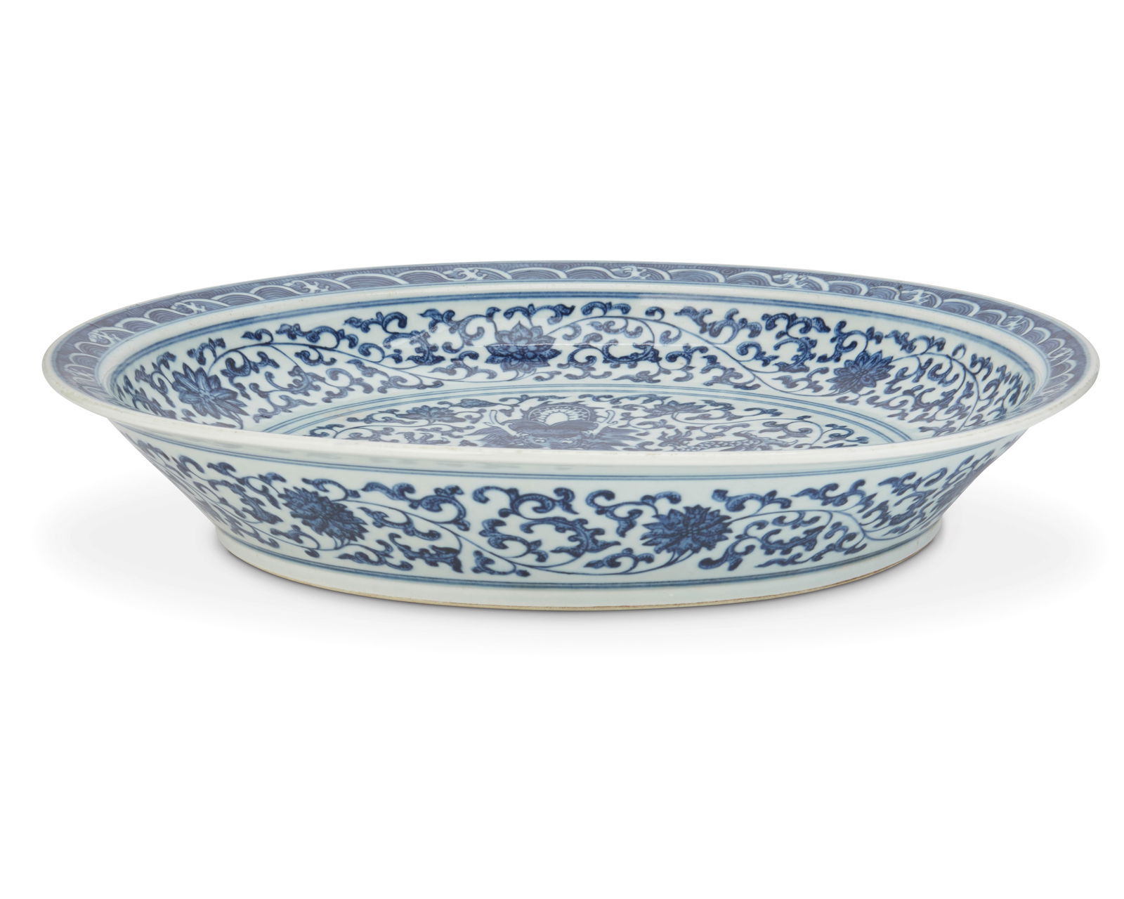 A Chinese blue and white dragon dish (1 of 4)
