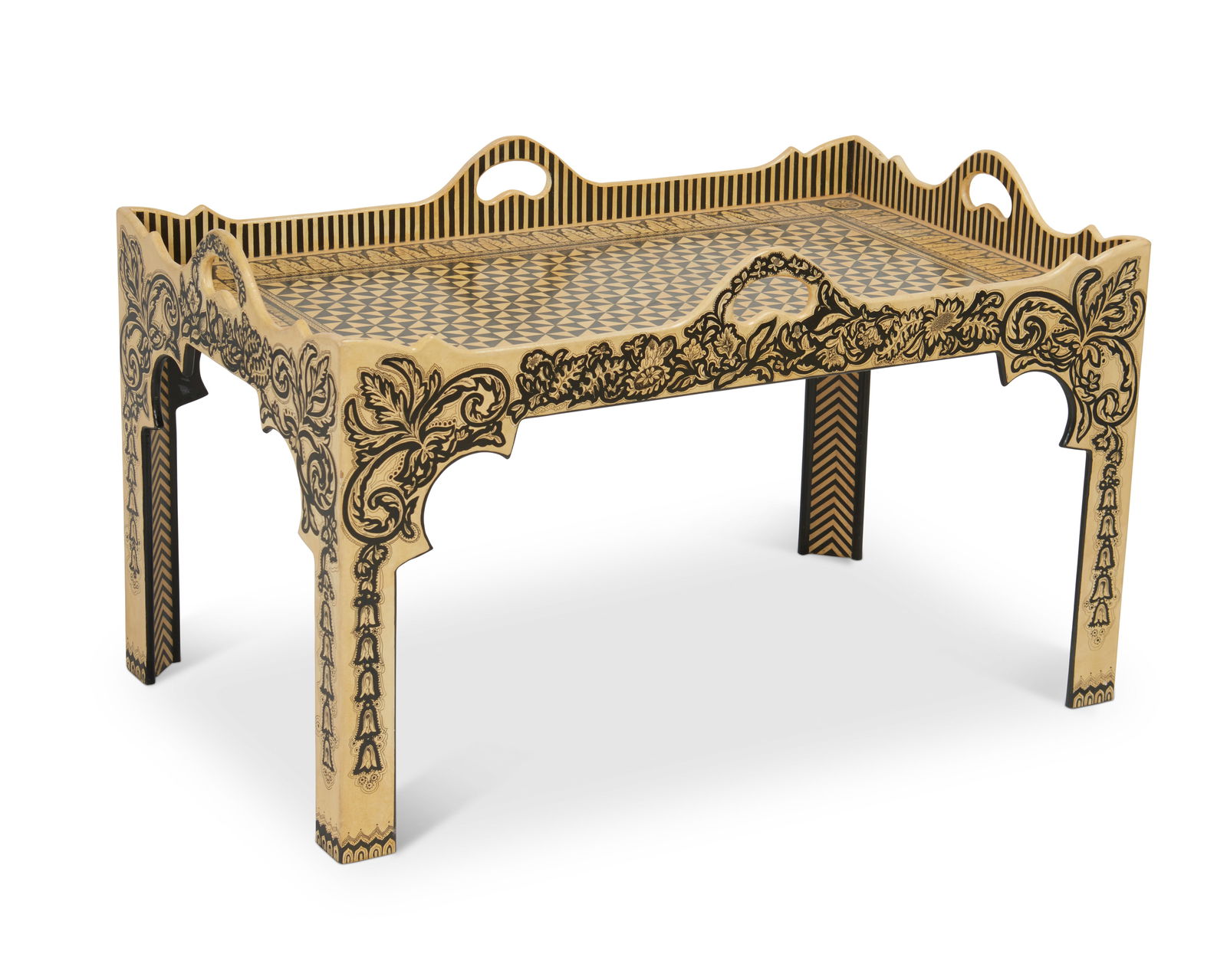 A lacquered coffee table (1 of 5)