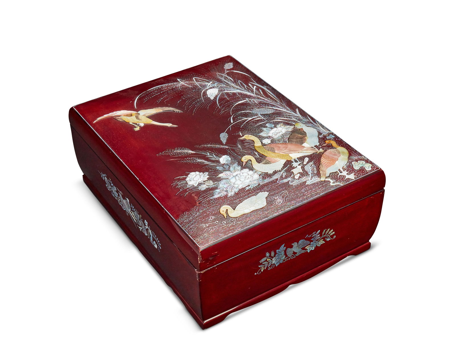 An East Asian lacquered box (1 of 5)