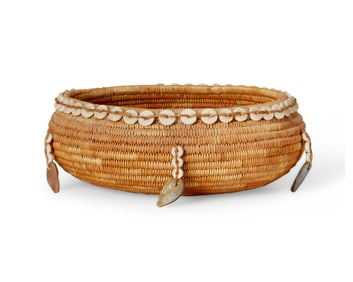 A small Pomo gift basket