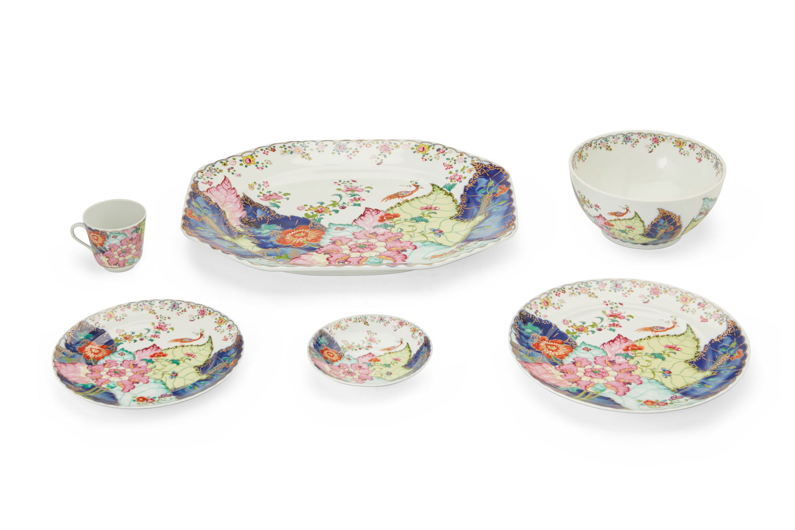 A Mottahedeh "Tobacco Leaf" porcelain dinner service (1 of 3)