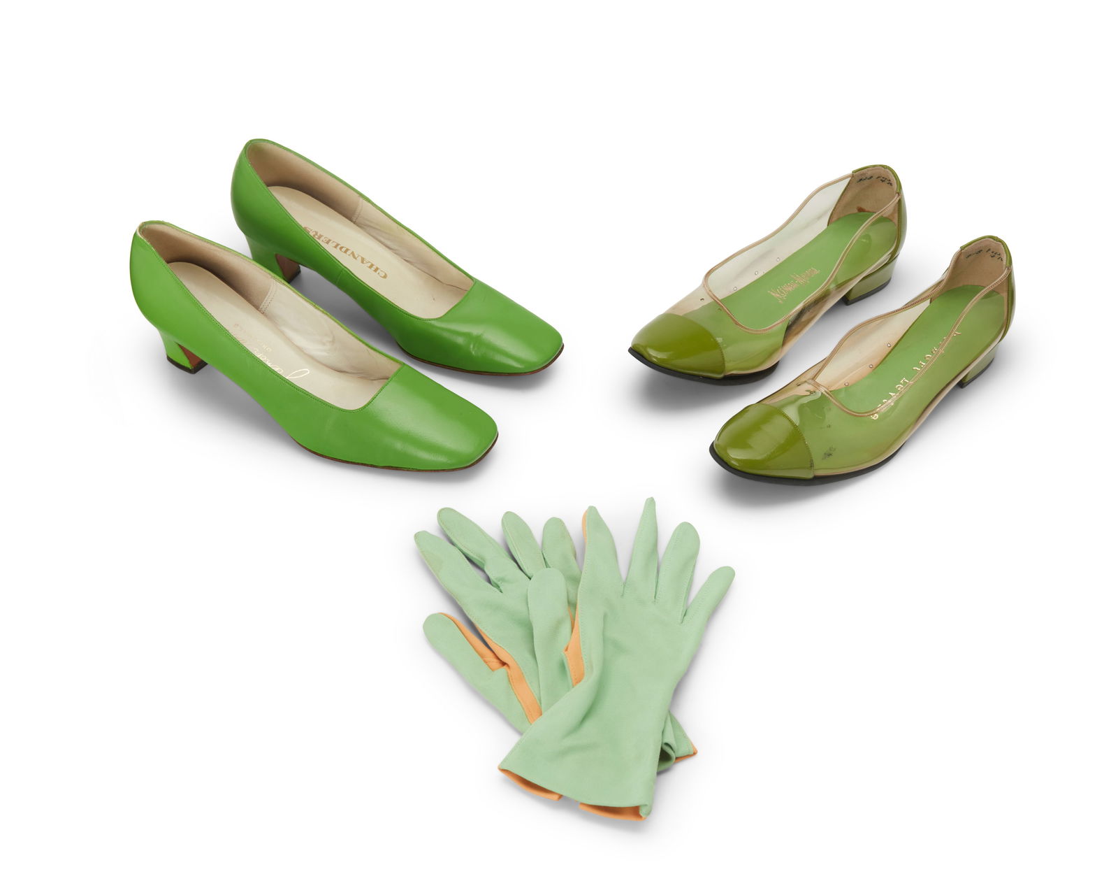 A group of vintage Braniff International hostess accessories (1 of 9)