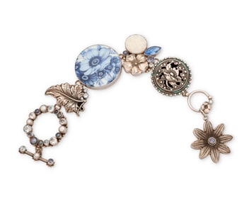 A Mars and Valentine floral link bracelet