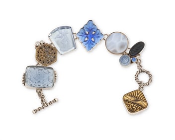 A Mars and Valentine set glass link bracelet
