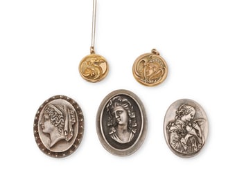 A mixed group of figurative jewelry
