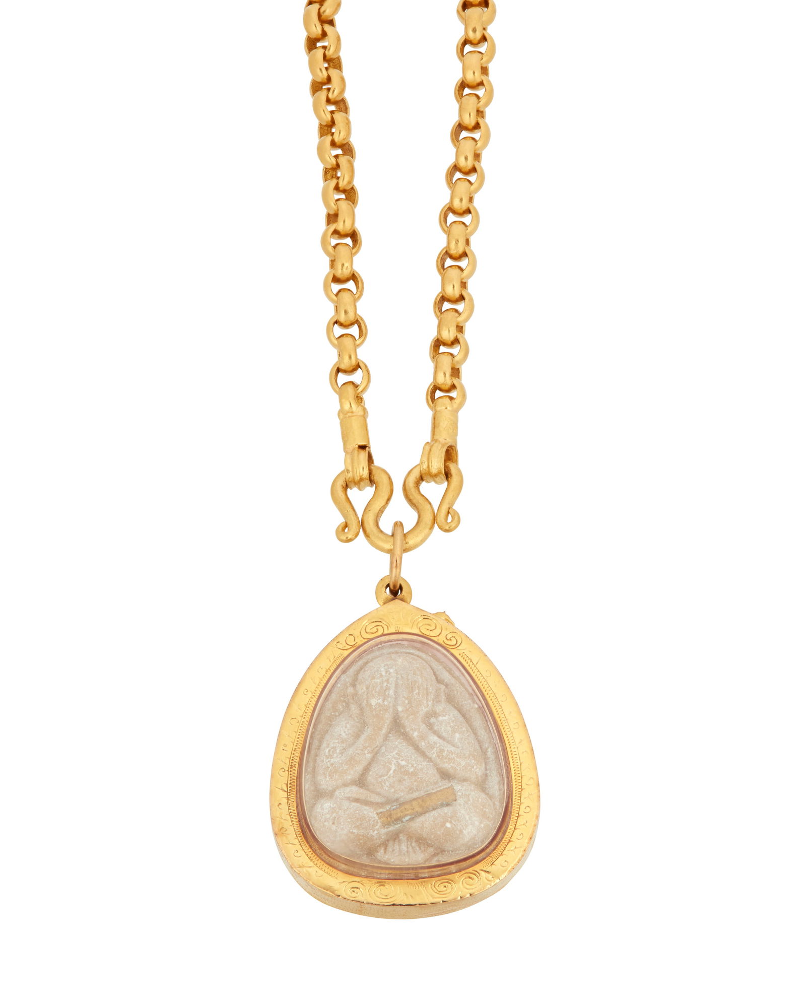 A Gold Pendant Necklace (1 of 2)
