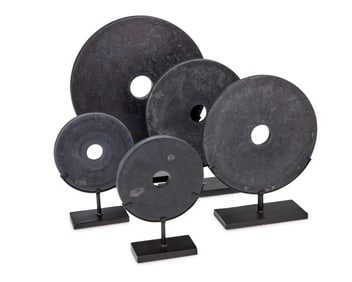 A group of onyx disc table items