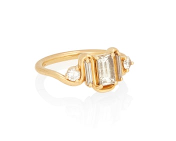 An 18K Gold and Diamond Ring