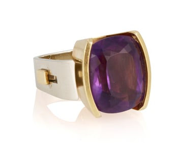 An 18K Bi-Color Gold and Amethyst Ring