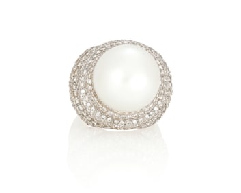 An 18K White Gold Cultured Pearl and Diamond Ring