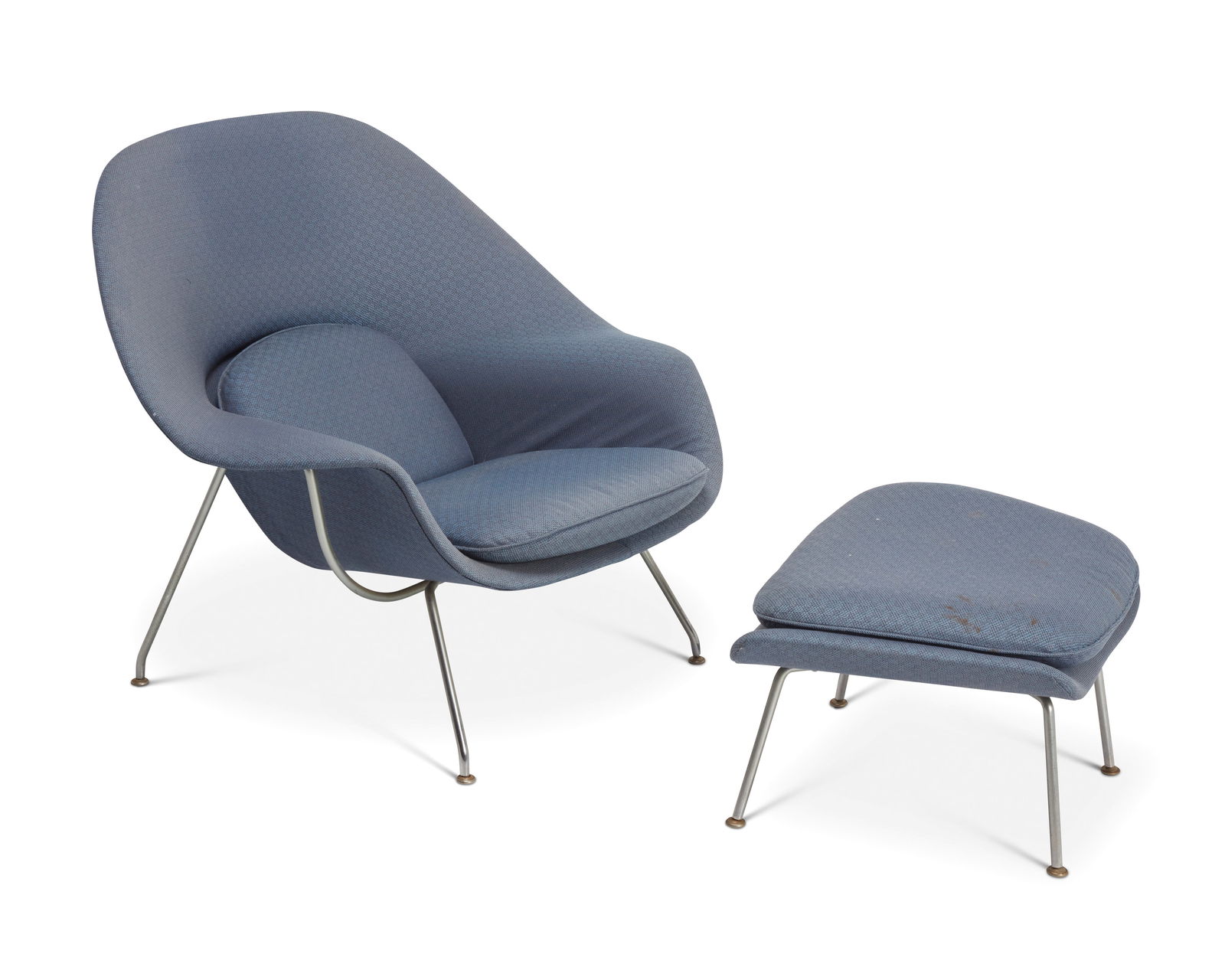 Eero Saarinen (1910-1916), A "Womb" chair and ottoman for Knoll, Circa 1990s (1 of 7)