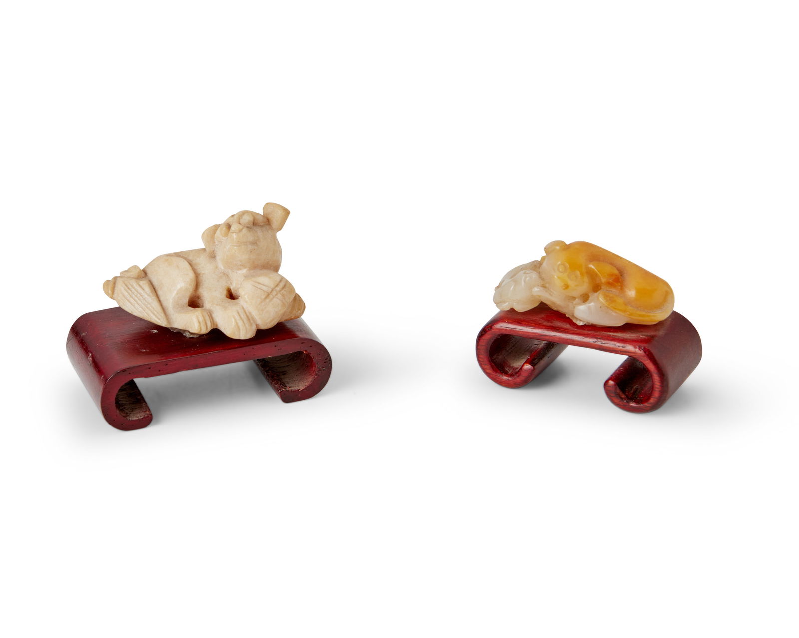 Two Chinese carved hardstone dog figures (1 of 2)