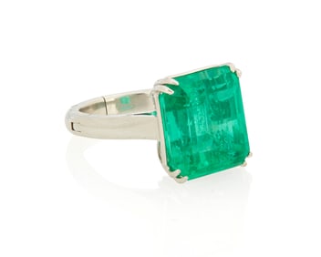 Cartier: An Emerald Ring