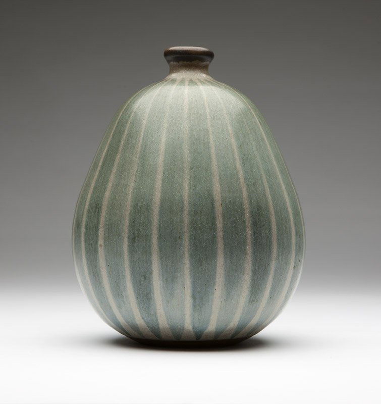 A Rupert J. Deese stoneware ceramic vase: Second half 20th century, signed 'RD' (Rupert J. Deese 1924 - 2010, Claremont, CA) and with handwritten paper label ''Rupert Deese'', with further handwritten label ''84-19'', the circular rim over sh