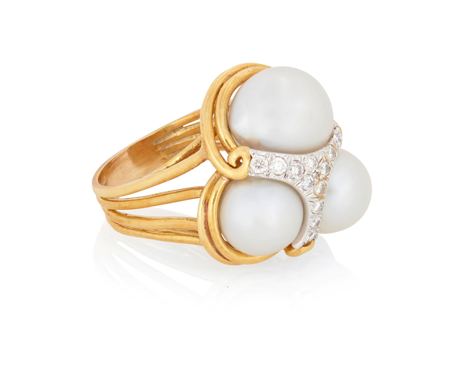 Cellino: An 18K Gold and Cultured Pearl Ring (1 of 2)