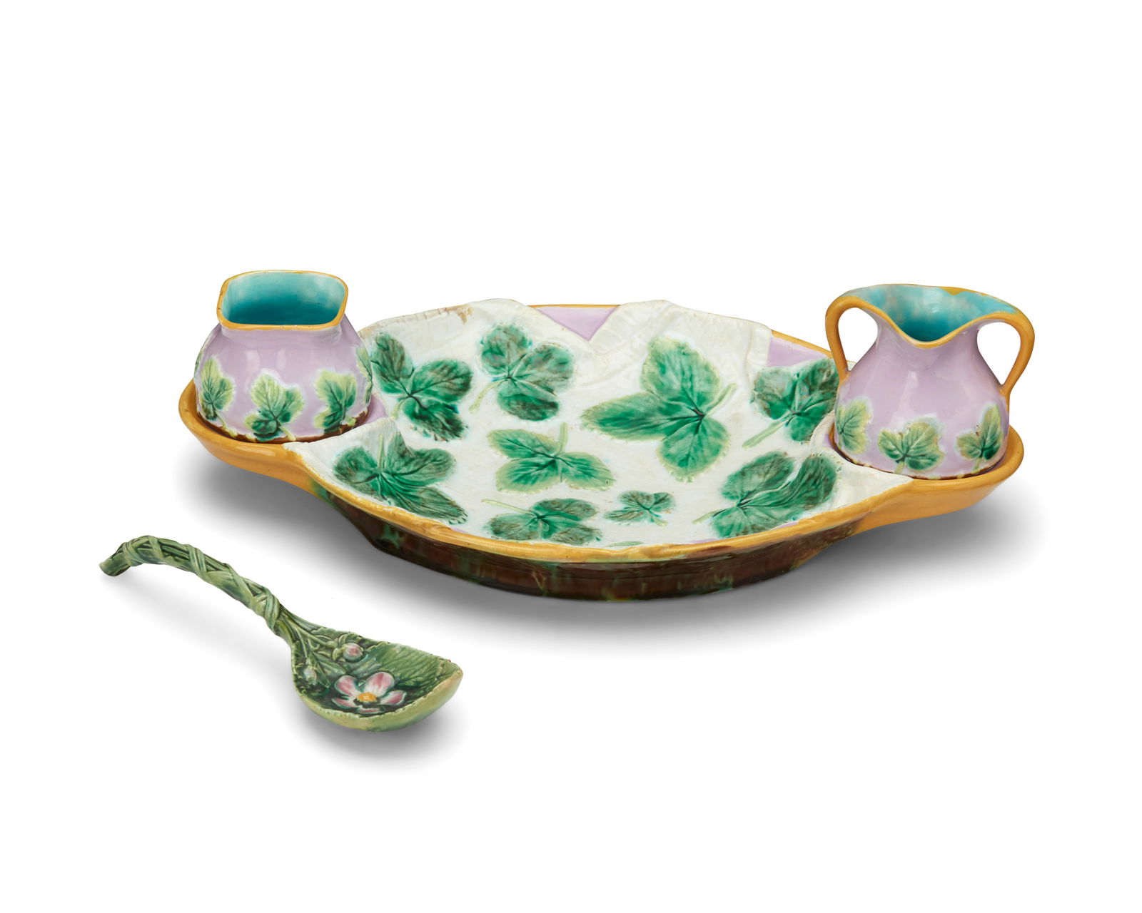 A George Jones majolica pottery strawberry server (1 of 9)