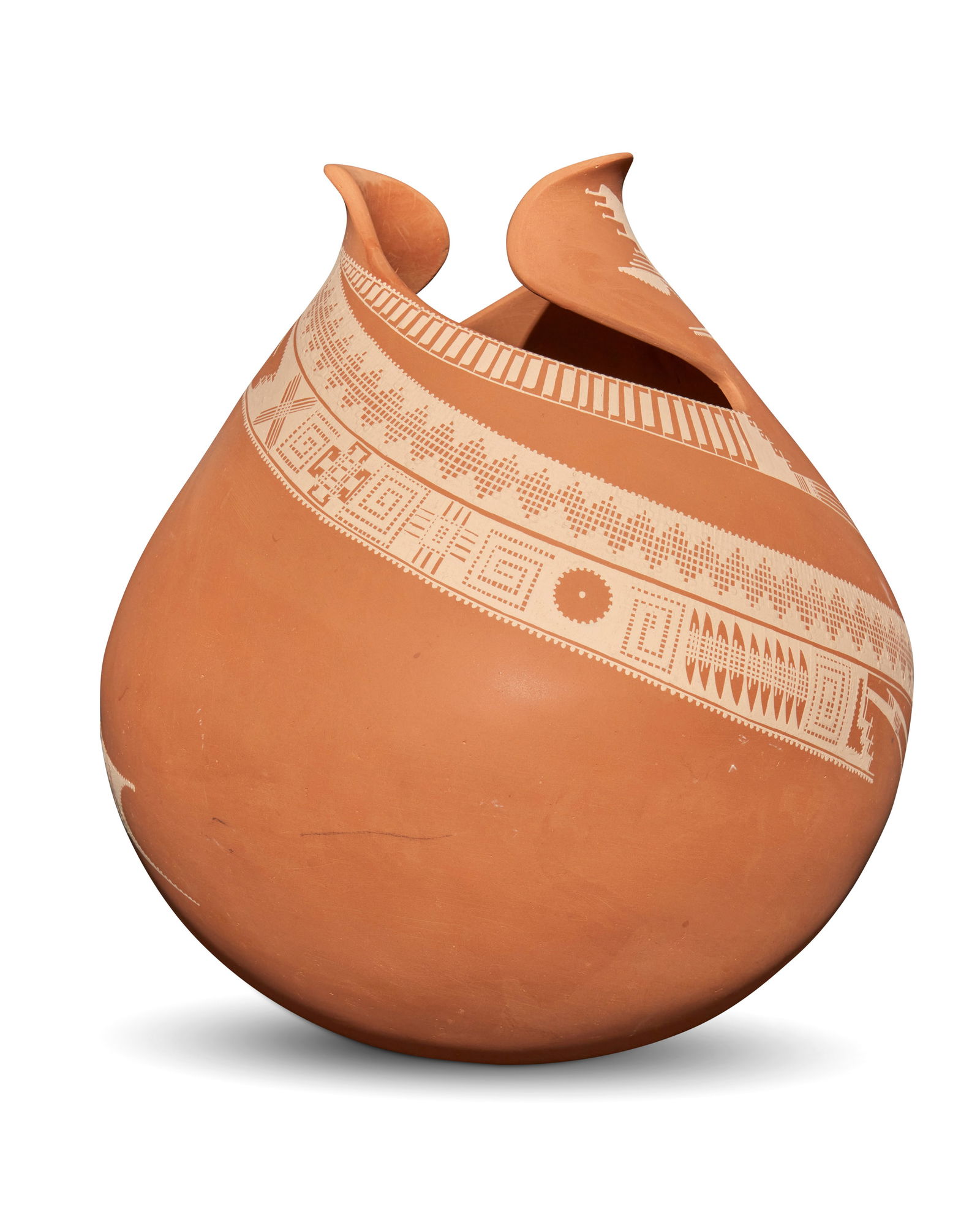 Mireya Quezada (b. 20th century), A Mata Ortiz pottery jar, 2000; Chihuahua, Mexico (1 of 3)