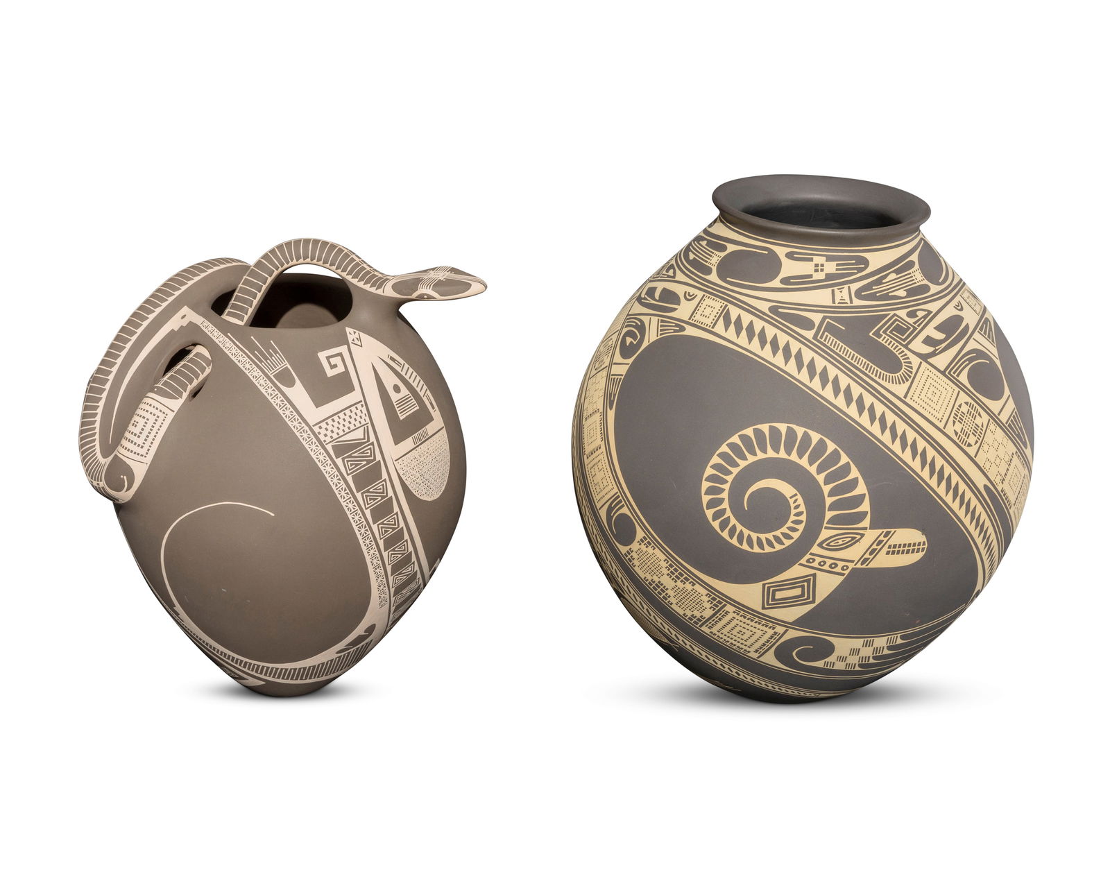 Two Mata Ortiz blackware pottery jars (1 of 11)