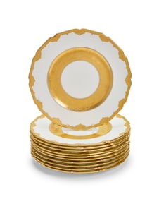 A set of eleven Royal Doulton porcelain dinner plates