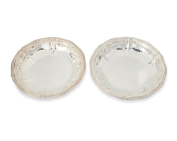 A pair of Mexican .900 silver shallow bowls
