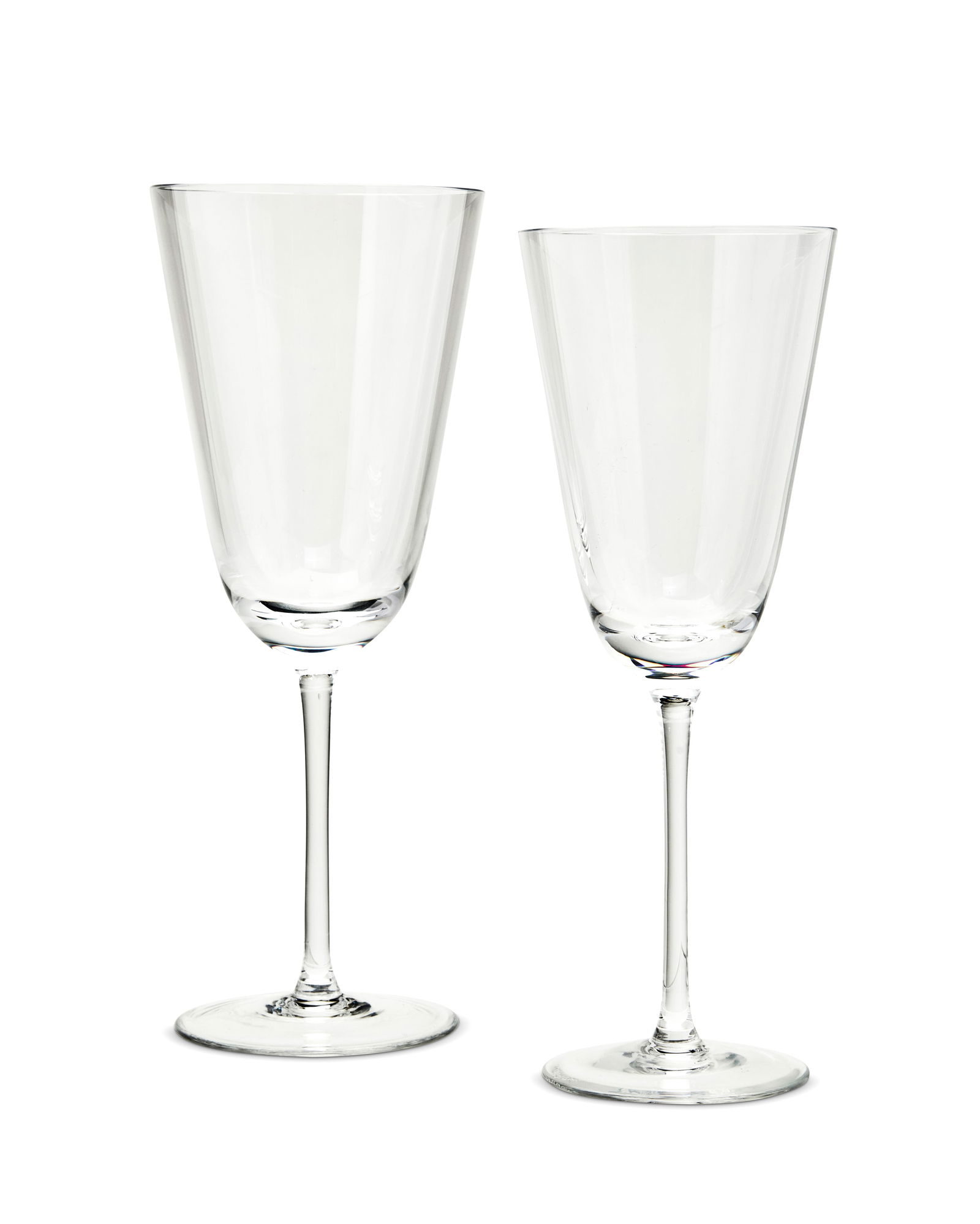 A Richard Ginori glass stemware service: A Richard Ginori glass stemware serviceLate 20th/early 21st century; ItalyComprising sixteen 9" red wine glasses and seventeen 8" white wine glasses33 piecesProvenance:From the Collection of Robert A.