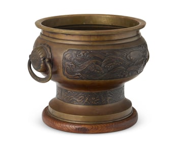 An East Asian bronze jardiniere