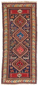 A Caucasian geometric wide runner