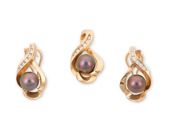 A 14K Gold and Colored Cultured Pearl Pendant and Earring Set
