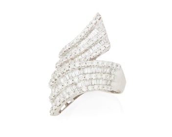 An 18K White Gold and Diamond Ring