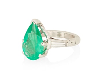 An 18K White Gold, Emerald and Diamond Ring