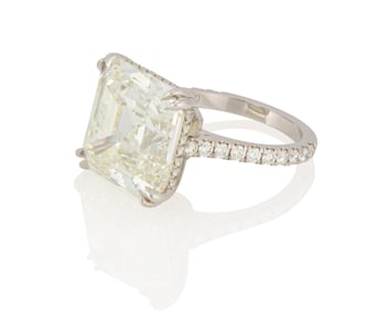 A Platinum and Diamond Ring