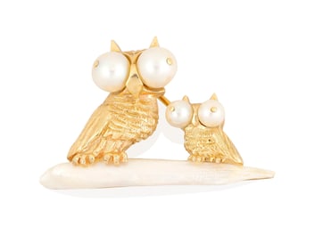 Ruser: A 14K Gold and Freshwater Pearl Brooch