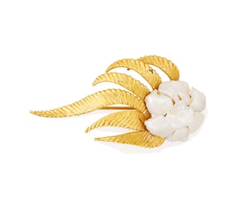 Ruser: A 18K Gold and Freshwater Pearl Brooch