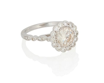 An 18K White Gold and Diamond Ring