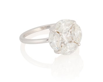 An 18K White Gold and Diamond Ring