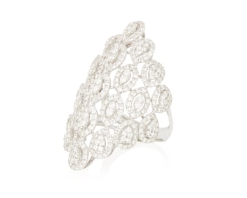 An 18K White Gold and Diamond Ring